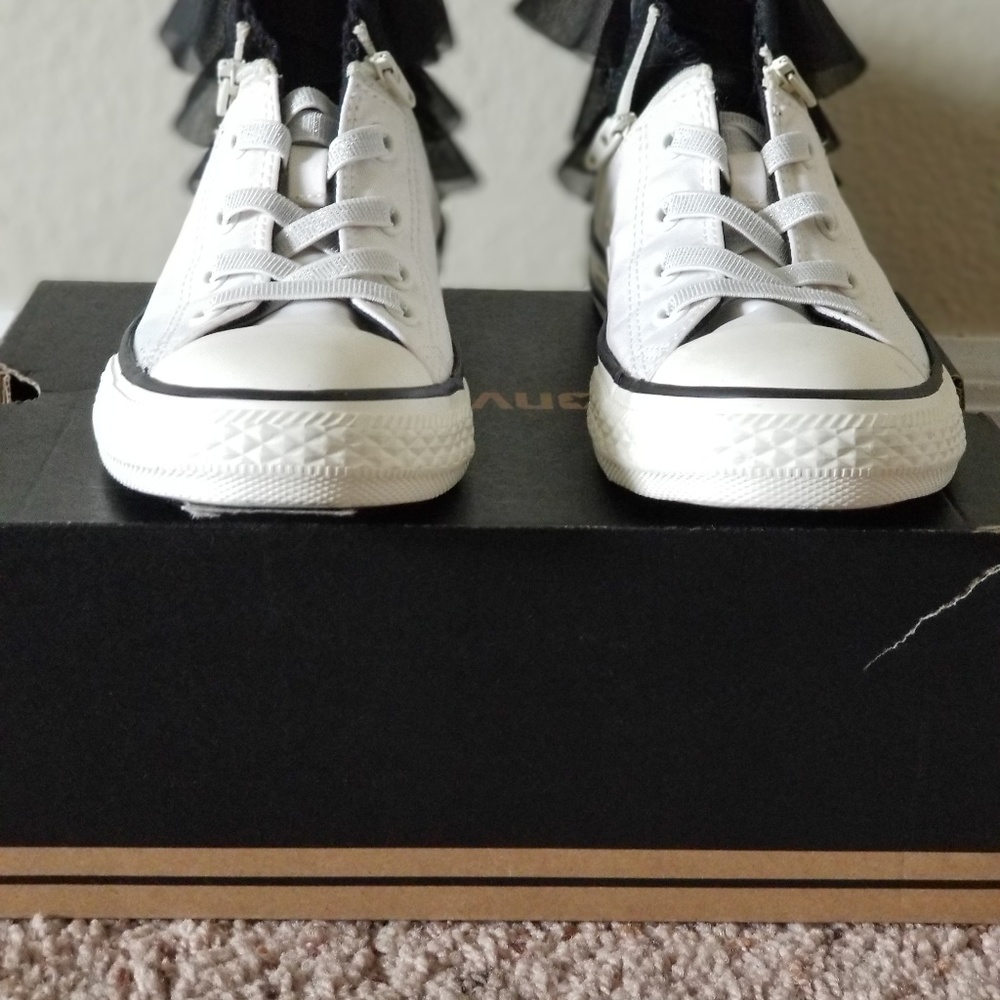 Girls sneakers